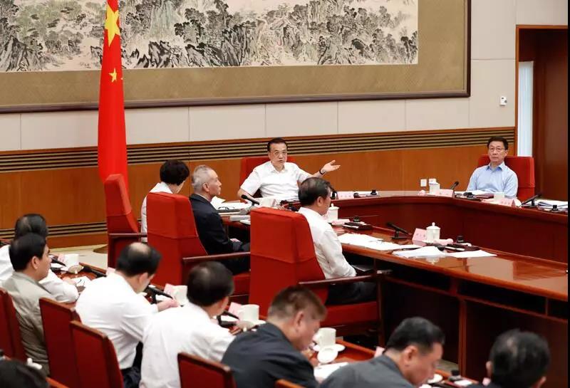 李克強：推動燃煤電廠和鋼鐵產(chǎn)能超低排放改造 促進工業(yè)爐窯全面達標排放