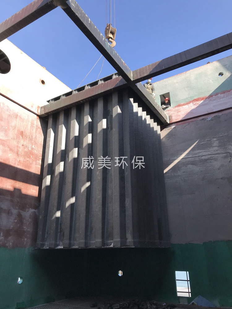 濕電除塵器陽(yáng)極管束吊裝現(xiàn)場(chǎng)